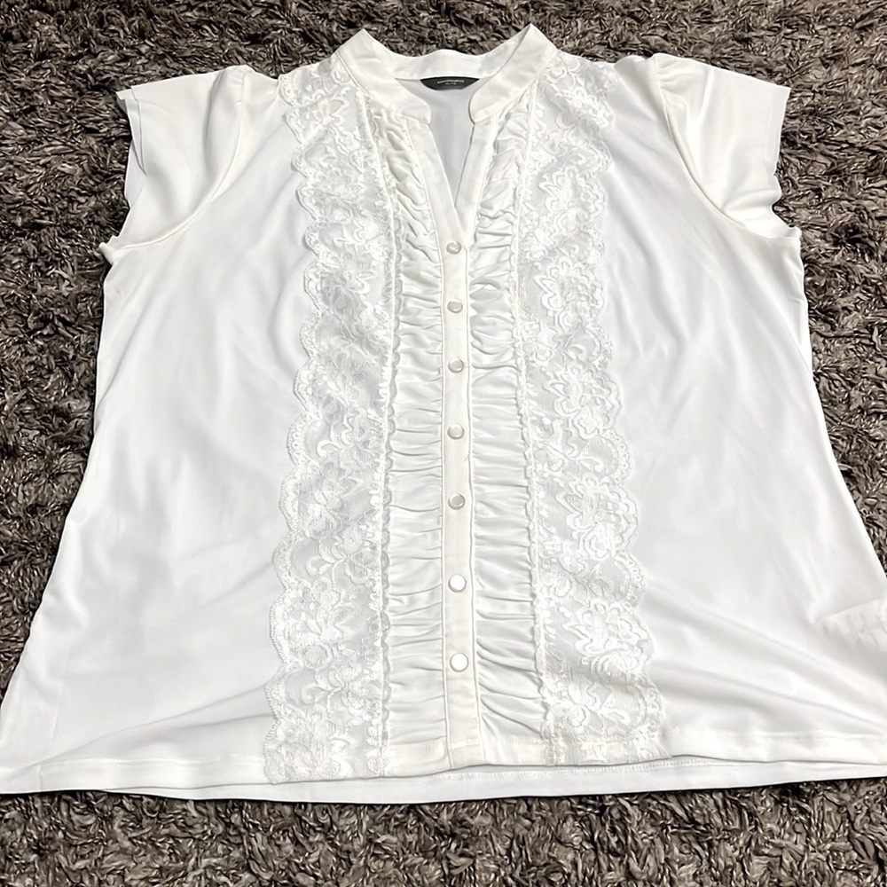 Denver Hayes Size XL Ivory colored blouse with lace/button detailing, like new! - Picture 13 of 13